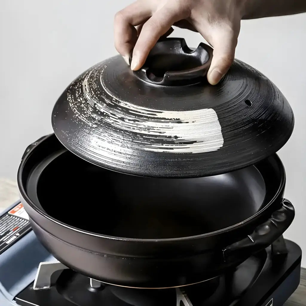 Panela de cerâmica preta para culinária asiática com tampa Velutta